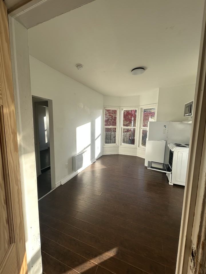 47 King St #B - Photo 2 of 10