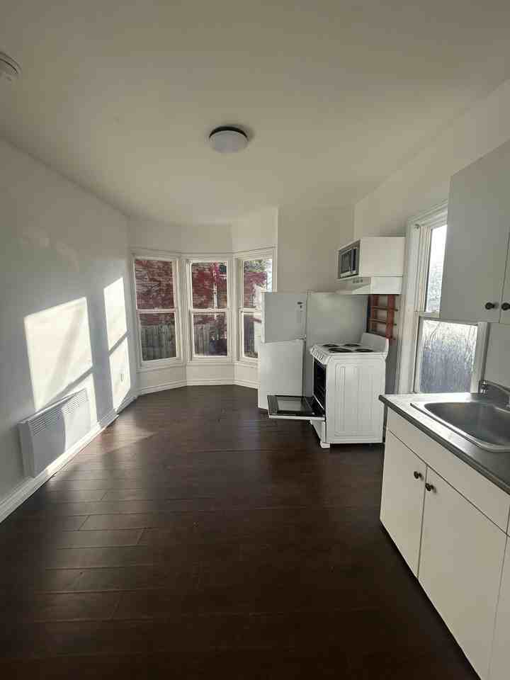 47 King St #B - Photo 3 of 10