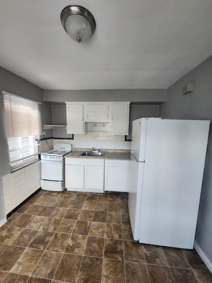 5206 Montgomery Road - Photo 6 of 12