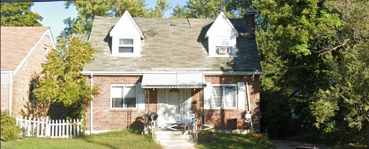 2530 Montana Ave - Photo 3 of 3