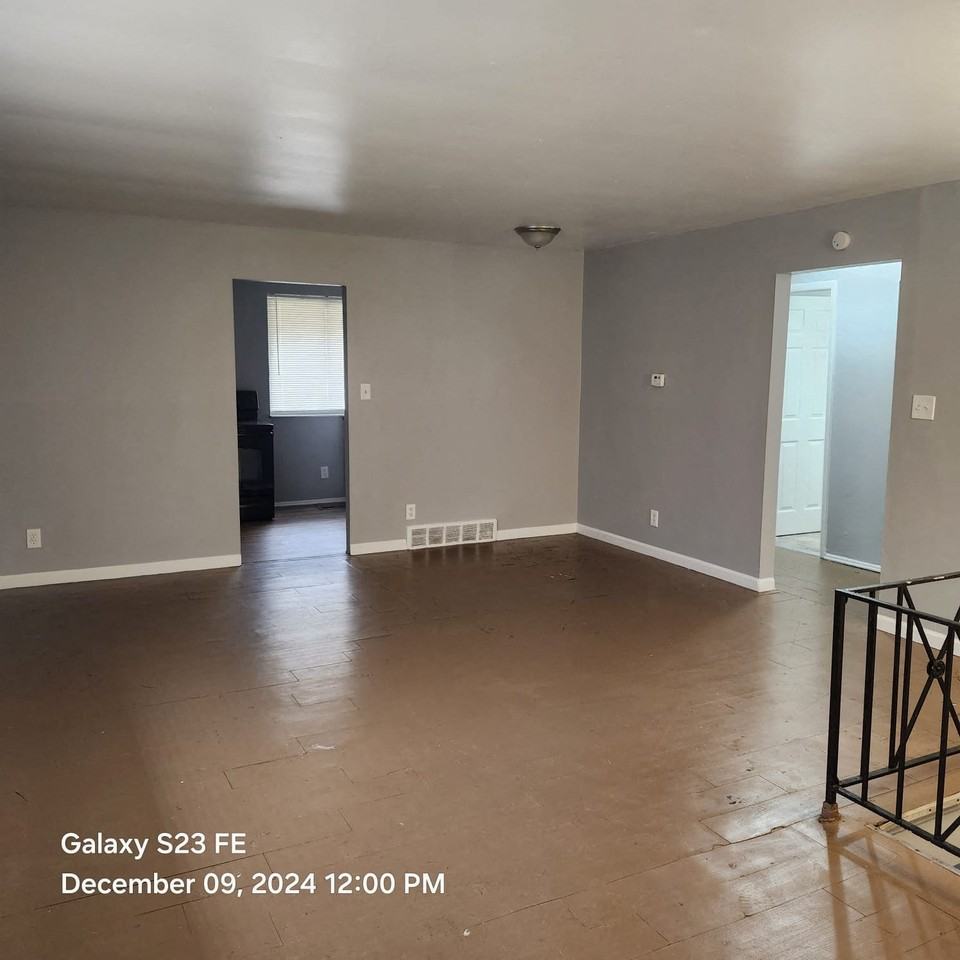 7848 Glen Orchard Drive - Photo 3 of 34