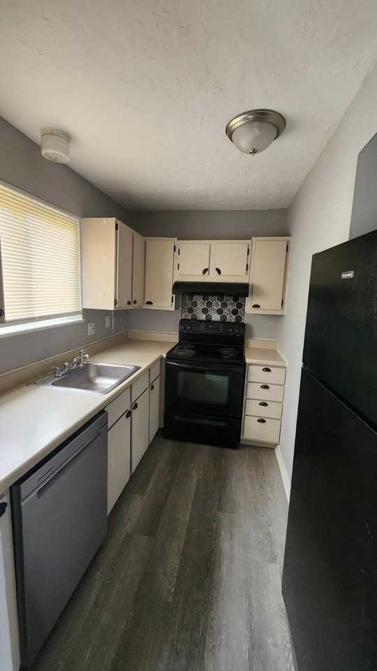 1579 Meredith Dr - Photo 3 of 28