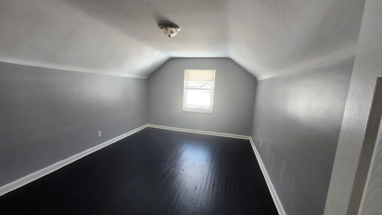 3037 Worthington Ave - Photo 5 of 32