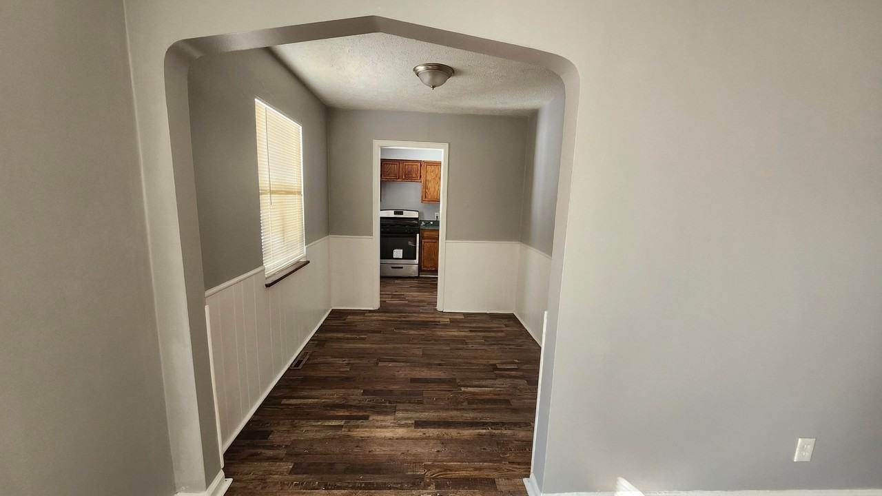 3037 Worthington Ave - Photo 6 of 32