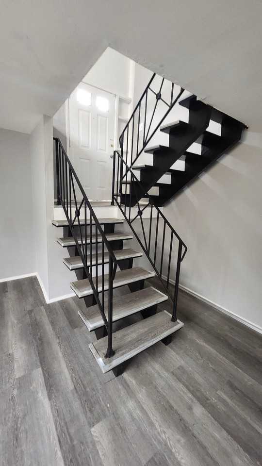 7844 Glen Orchard Drive - Photo 4 of 17