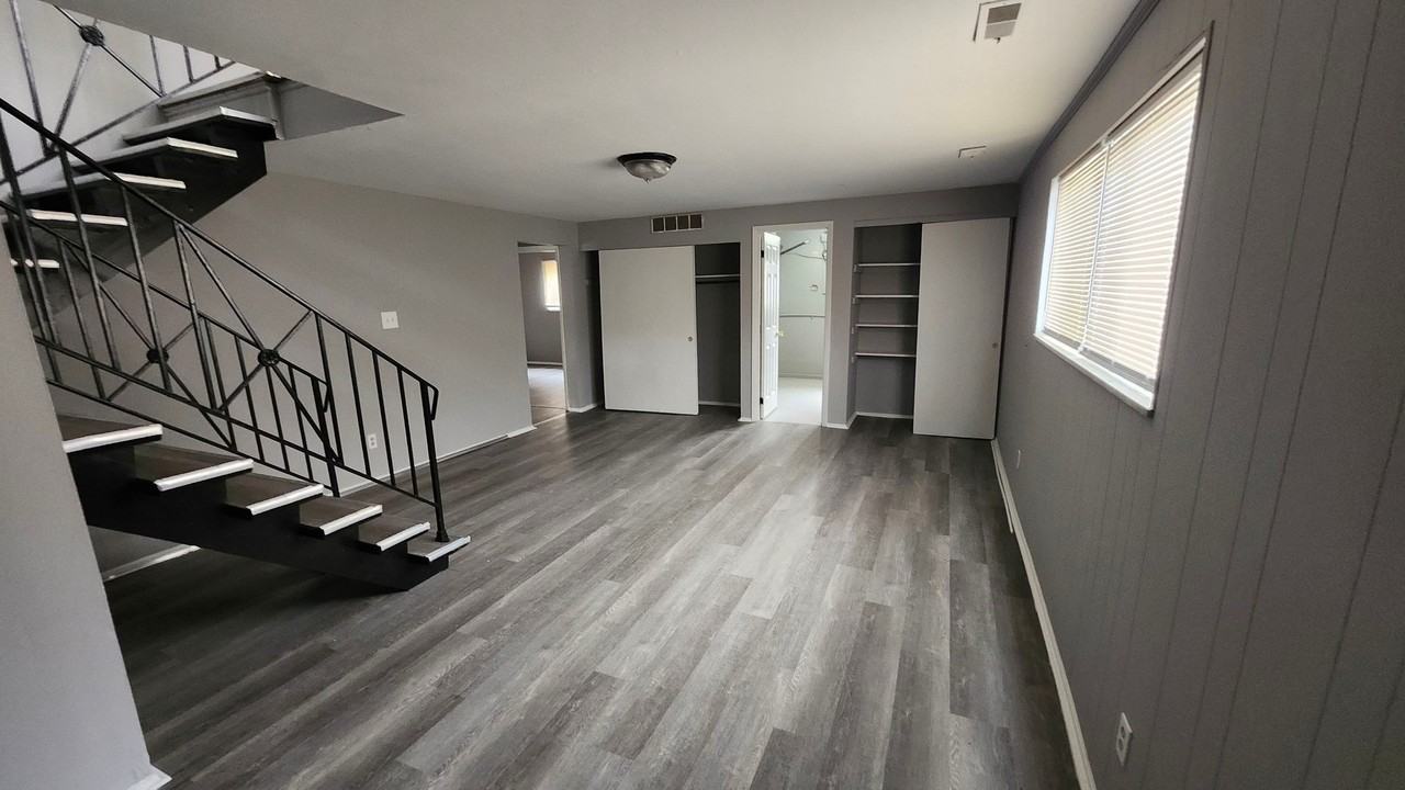 7844 Glen Orchard Drive - Photo 5 of 17