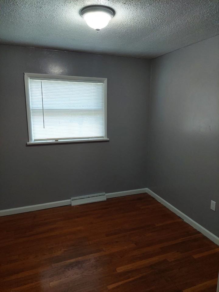 895 Fox Ct - Photo 3 of 19