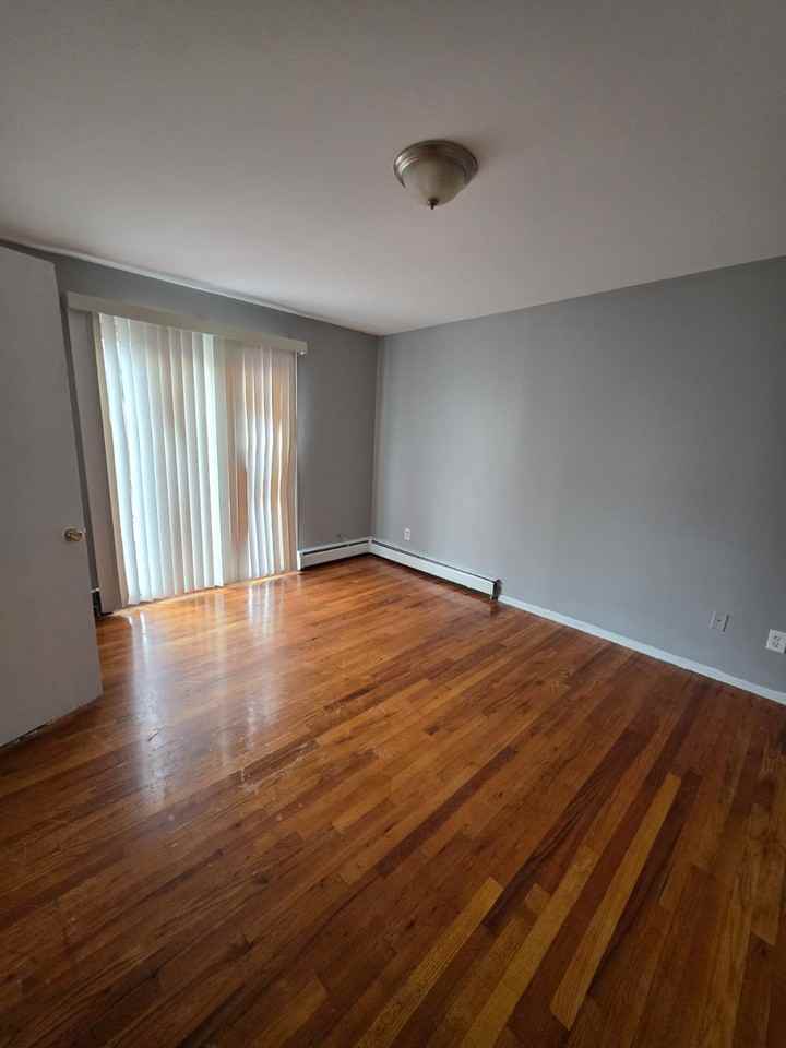 4856 Yarmouth PL - Photo 3 of 14