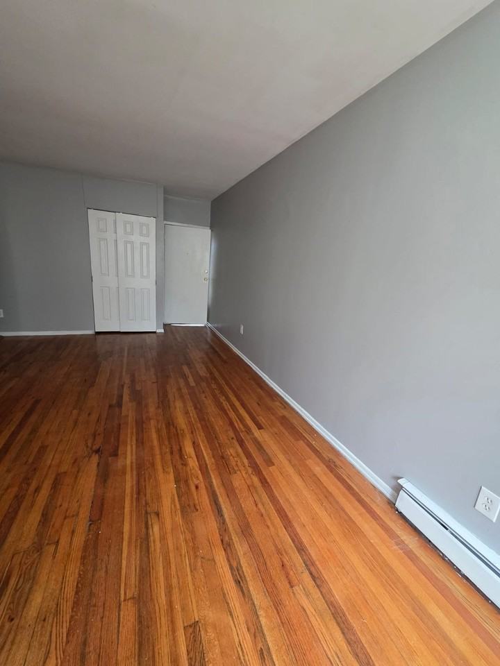 4856 Yarmouth PL - Photo 5 of 14