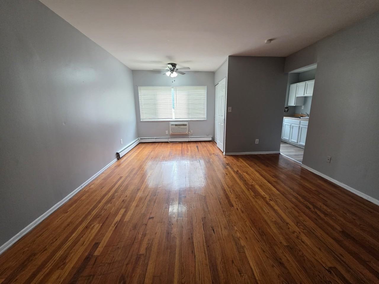 4856 Yarmouth PL - Photo 6 of 14