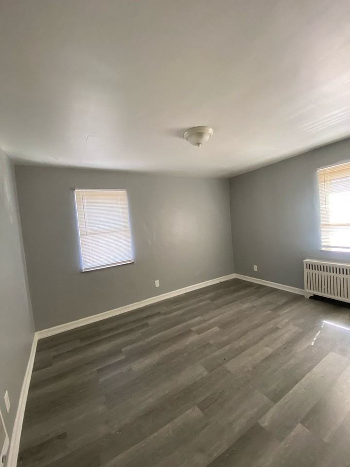 1048 Rosemont Ave - Photo 6 of 17