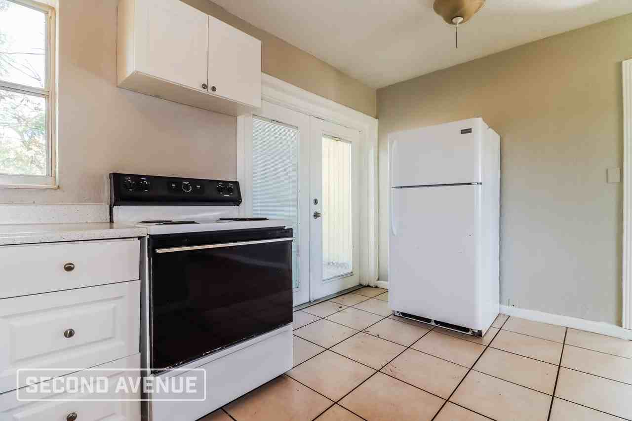 9547 Starkey Rd - Photo 5 of 25