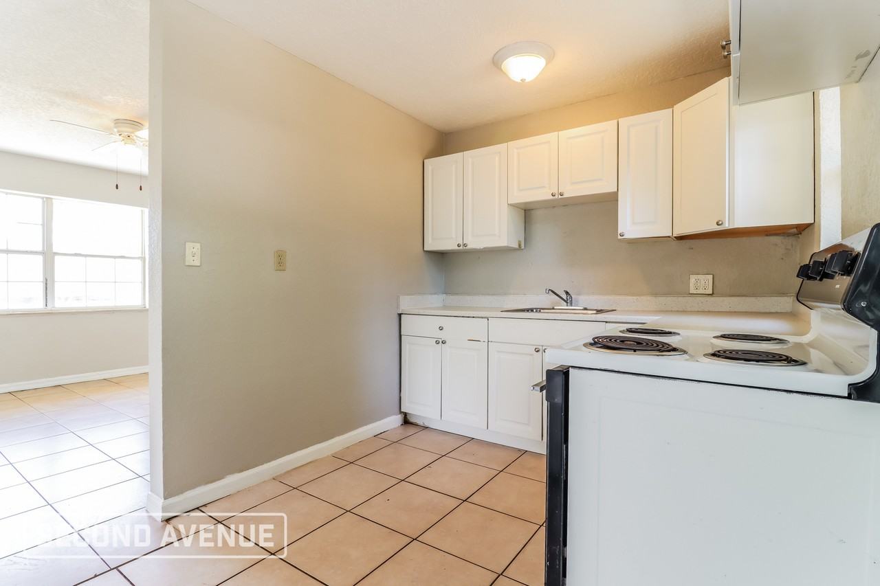 9547 Starkey Rd - Photo 6 of 25