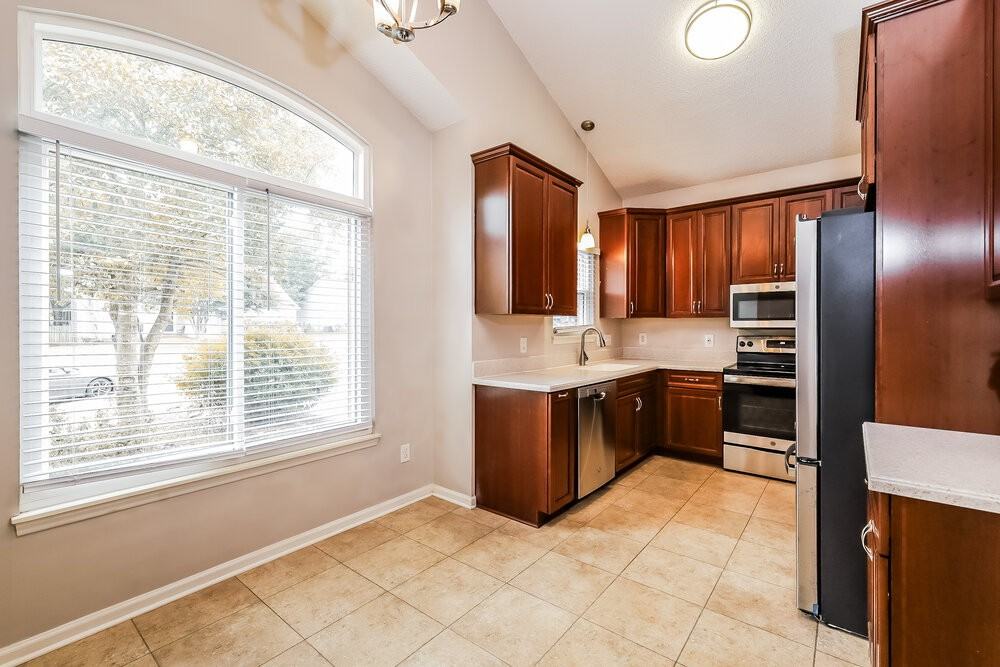 13839 Poppleton Ct - Photo 5 of 16