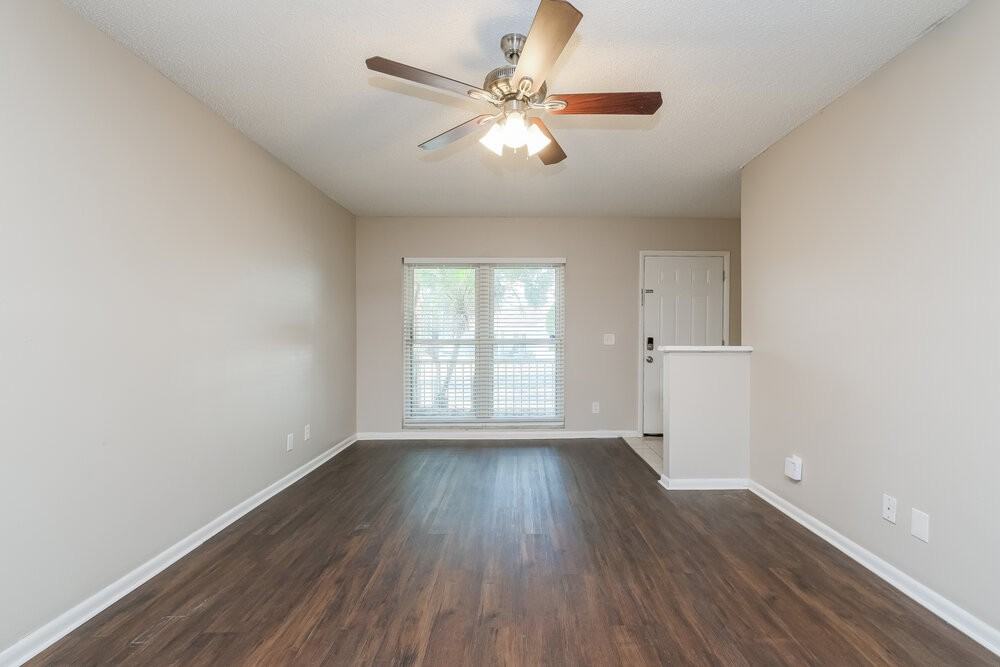 226 Regal Park Dr - Photo 3 of 16