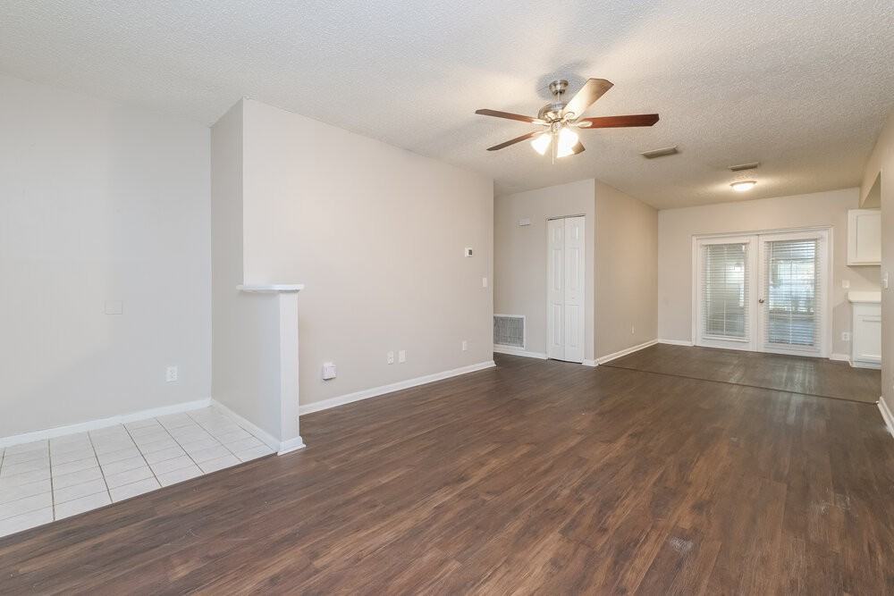 226 Regal Park Dr - Photo 4 of 16
