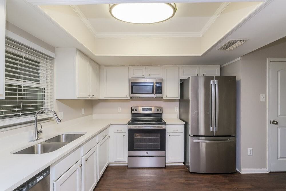 226 Regal Park Dr - Photo 6 of 16