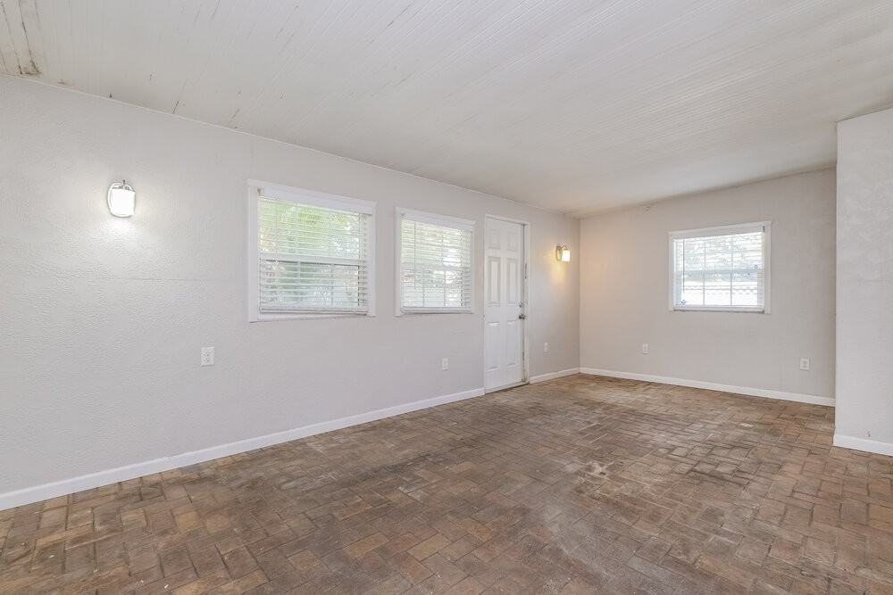 226 Regal Park Dr - Photo 7 of 16