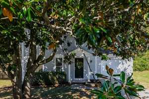 featured image of 895 Highland Ter Ne