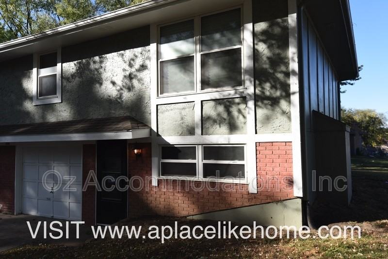 1214 Se 3rd Ter - Photo 3 of 18