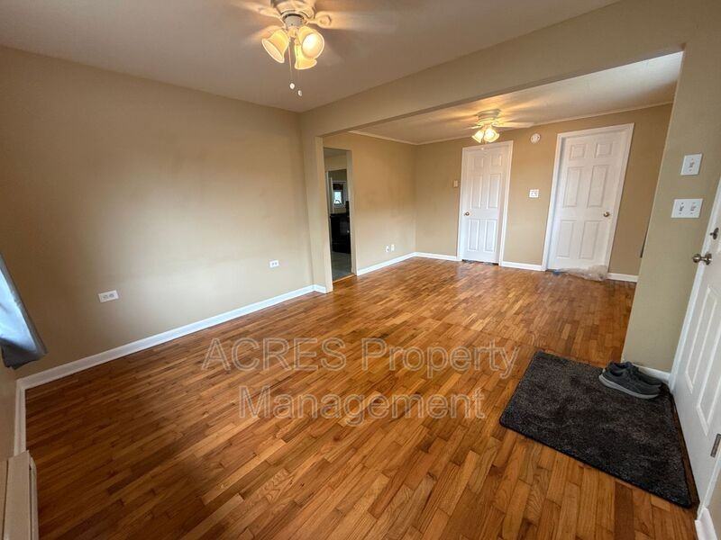 8806 3rd Ave S - Photo 3 of 9