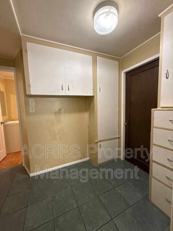 8806 3rd Ave S - Photo 6 of 9