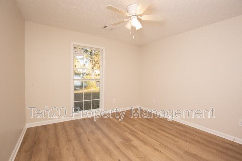 6823 Live Oaks Dr - Photo 3 of 14