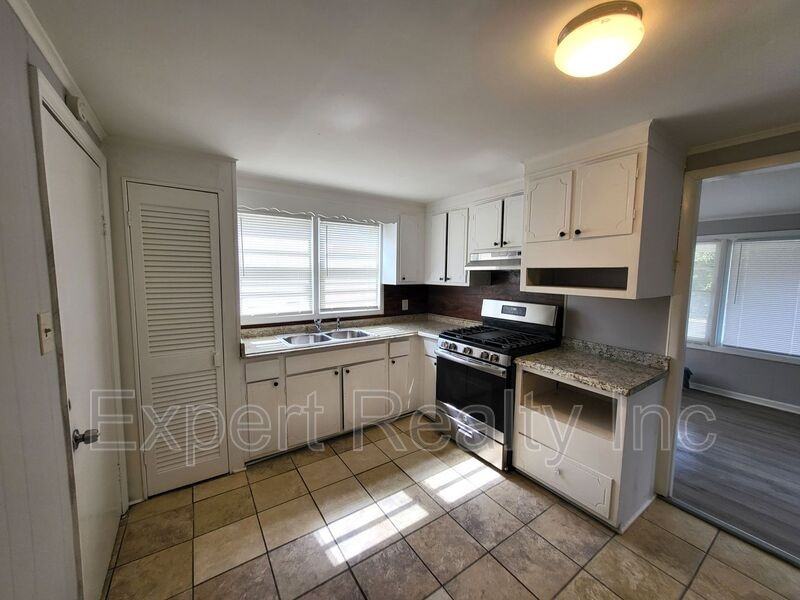 203 Silver Leaf Dr - Photo 3 of 18