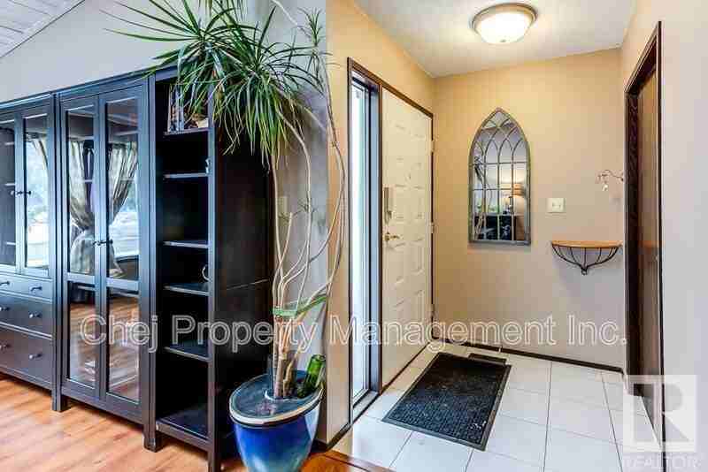 8523 189 St Nw - Photo 3 of 32