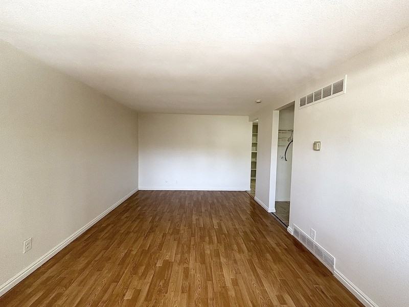 615 E St - Photo 6 of 25