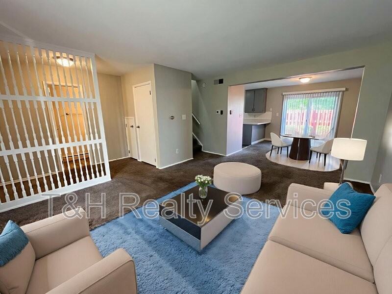 724 Southfield Ct - Photo 3 of 16