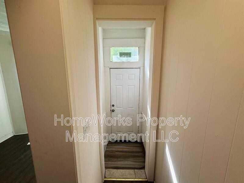 2827 Woodbrook Ave - Photo 3 of 17