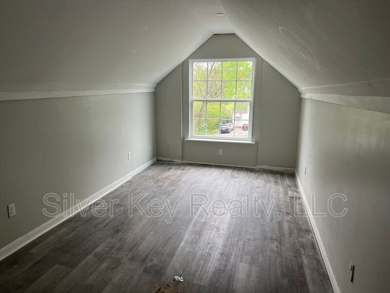 405 Park St #4 - Photo 3 of 8