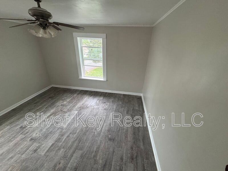 405 Park St #4 - Photo 4 of 8
