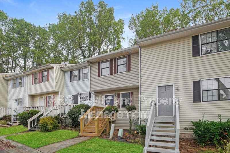 7042 Oakhill Cir - Photo 2 of 13