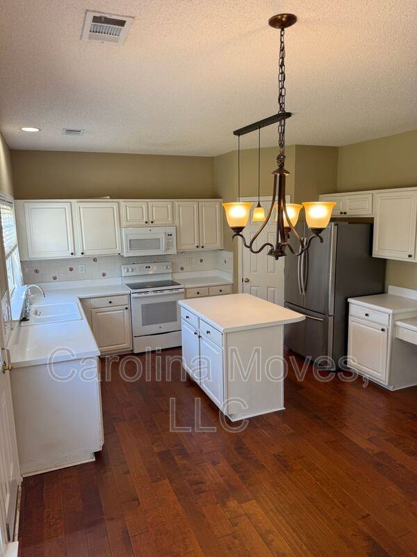 4 Bay Hill Dr - Photo 2 of 19