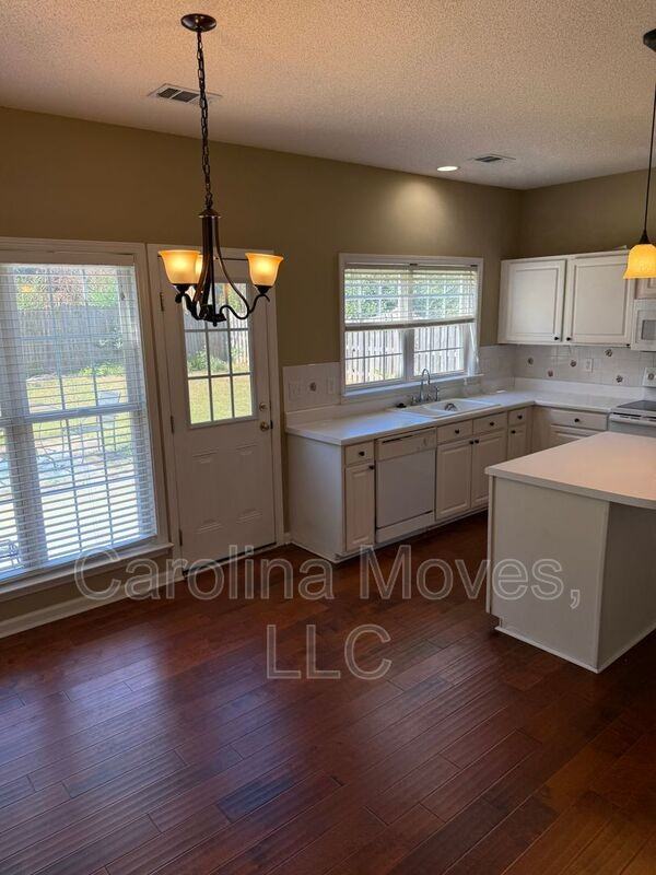 4 Bay Hill Dr - Photo 3 of 19