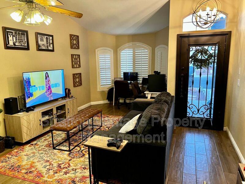 4682 West Oakland Street - Photo 3 of 14