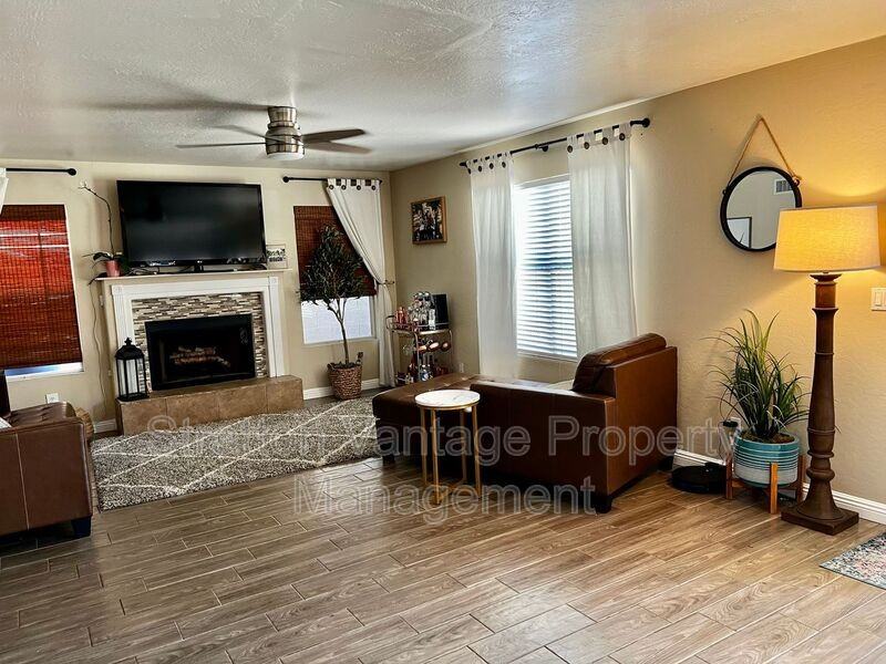 4682 West Oakland Street - Photo 4 of 14