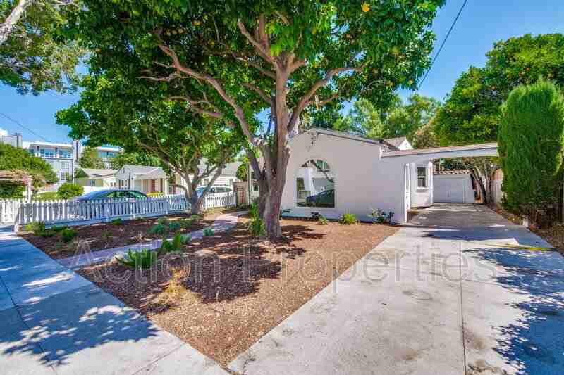 152 S Bayview Ave - Photo 2 of 31