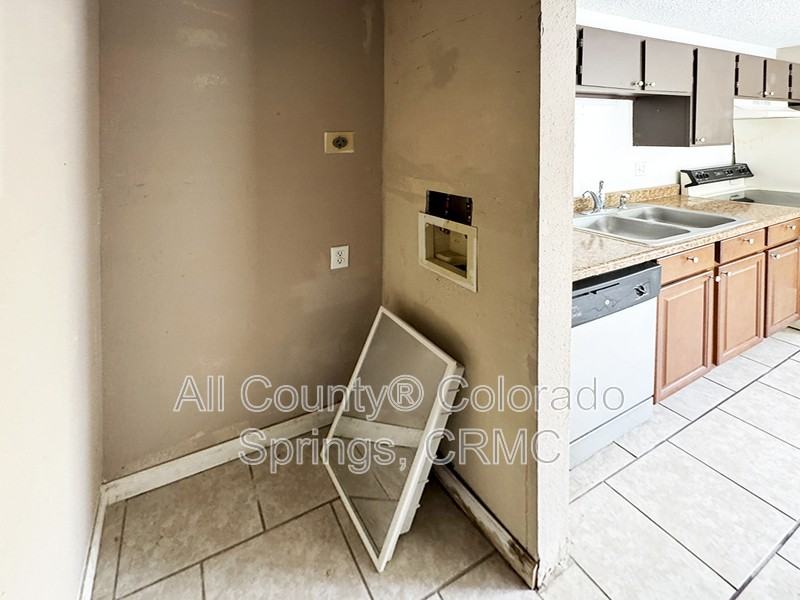 6668 Provincial Dr - Photo 4 of 12