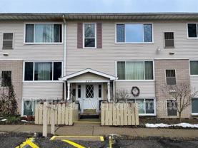 875 E Summit St #27 - Photo 1 of 1