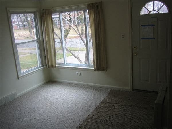 18649 Audette St - Photo 2 of 5