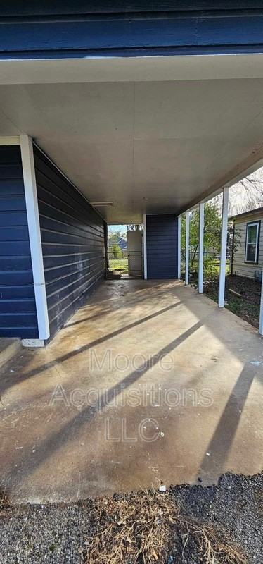 1046 Star St - Photo 2 of 14