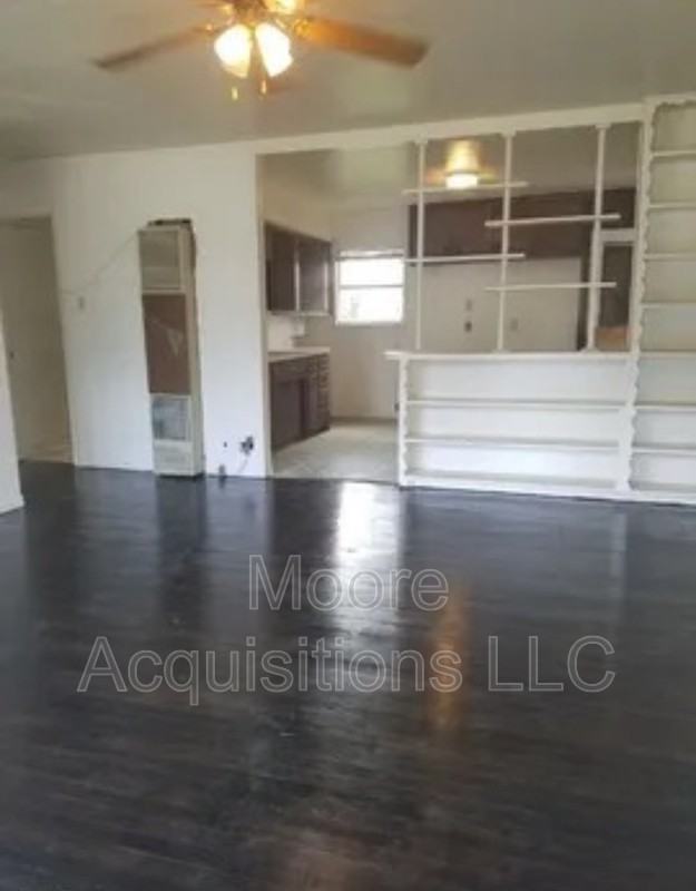 1046 Star St - Photo 4 of 14