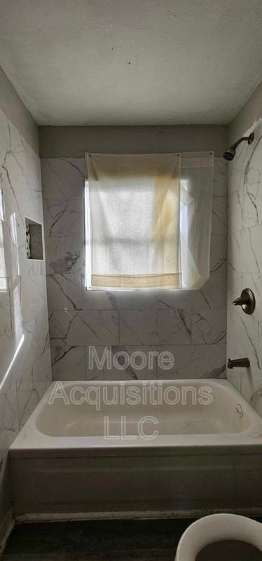 1046 Star St - Photo 7 of 14