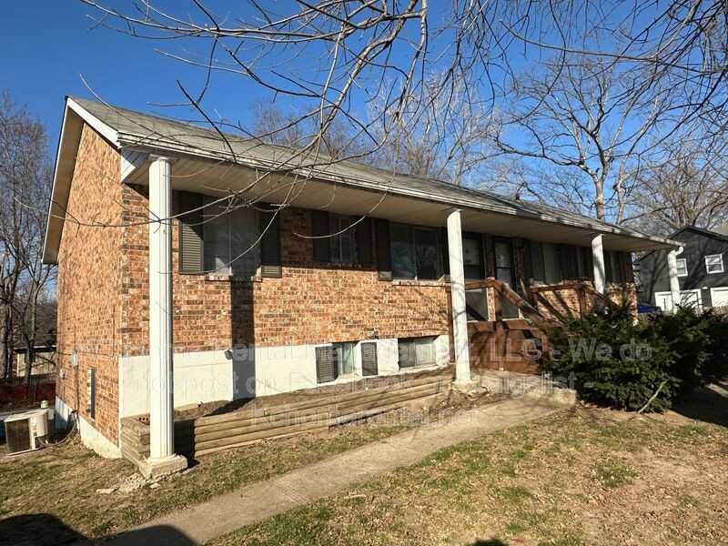 2210 Ne 77th St - Photo 2 of 19