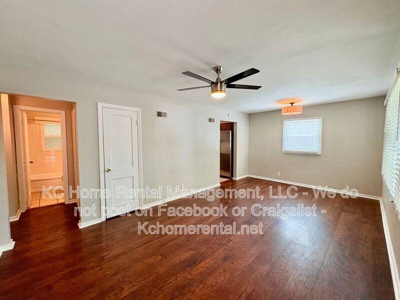 7809 Pennsylvania Ave - Photo 3 of 28