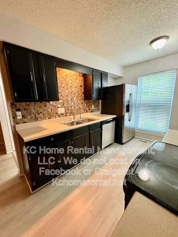 8027 North Stoddard Avenue - Photo 6 of 40