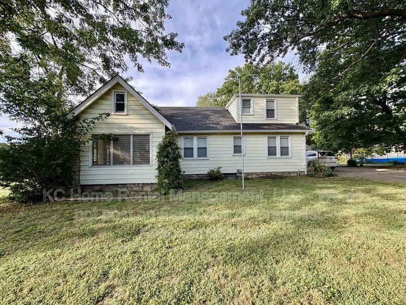 7839 Robinson St - Photo 2 of 41